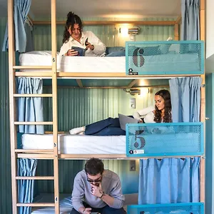 Hostal Ozz, Niza