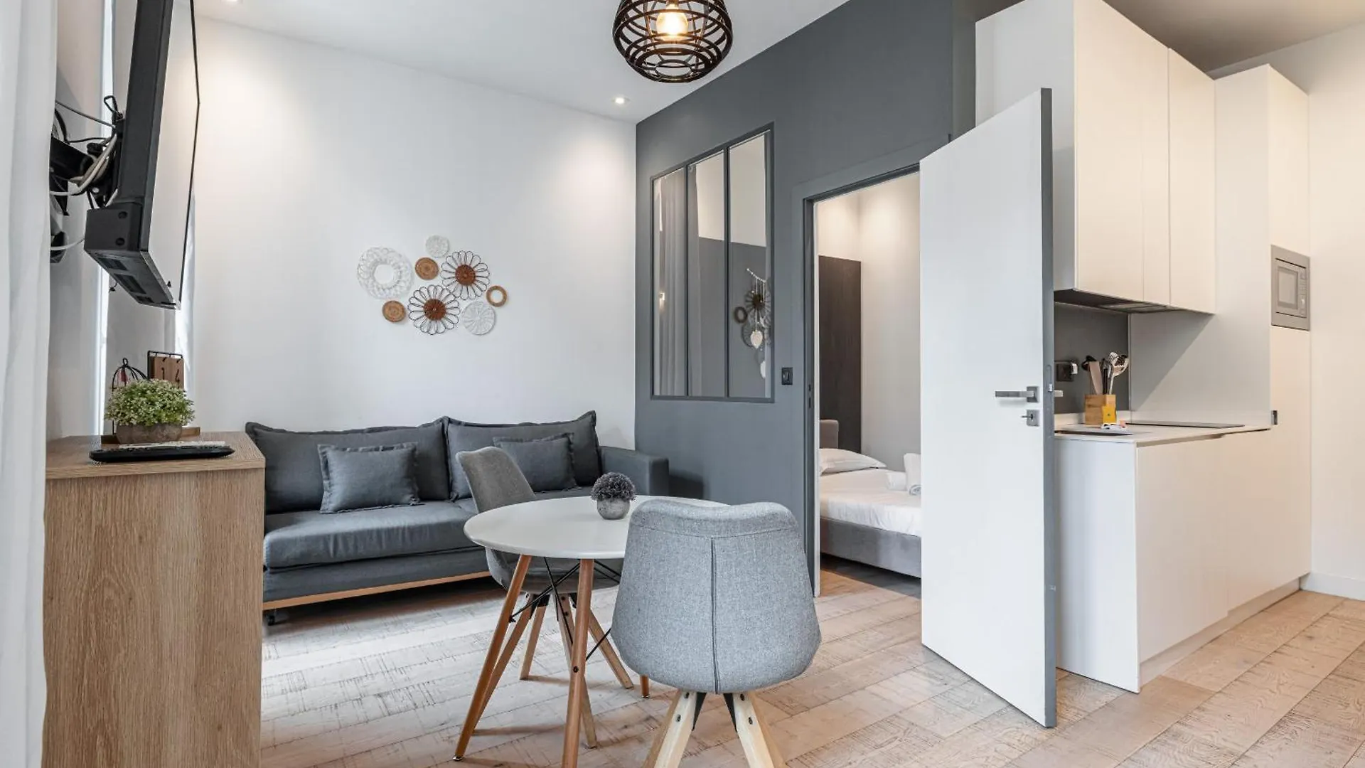 Cozy 1 Bdr Downtown Apartment Nice