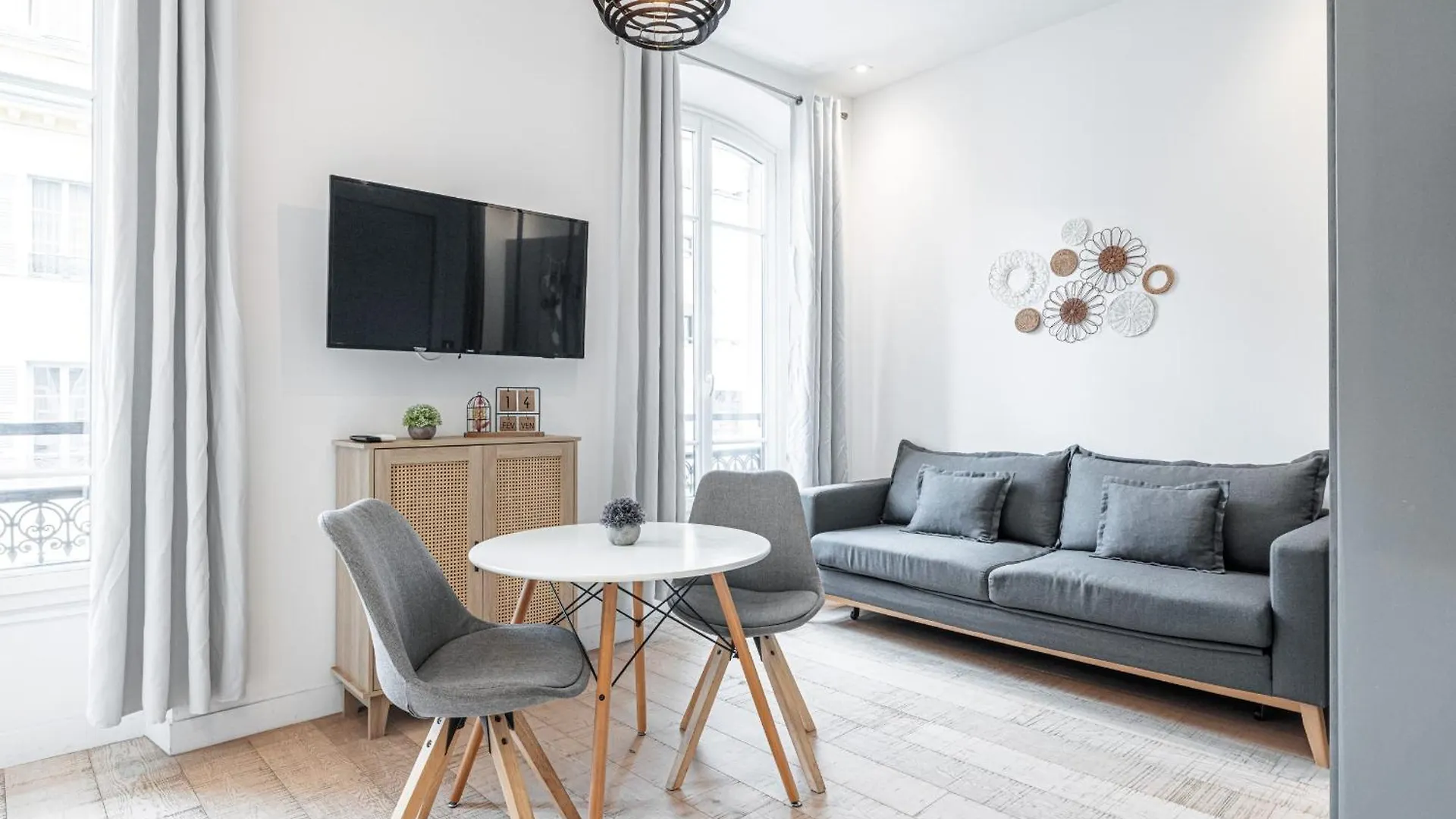 Cozy 1 Bdr Downtown Apartment Nice 0*,  France