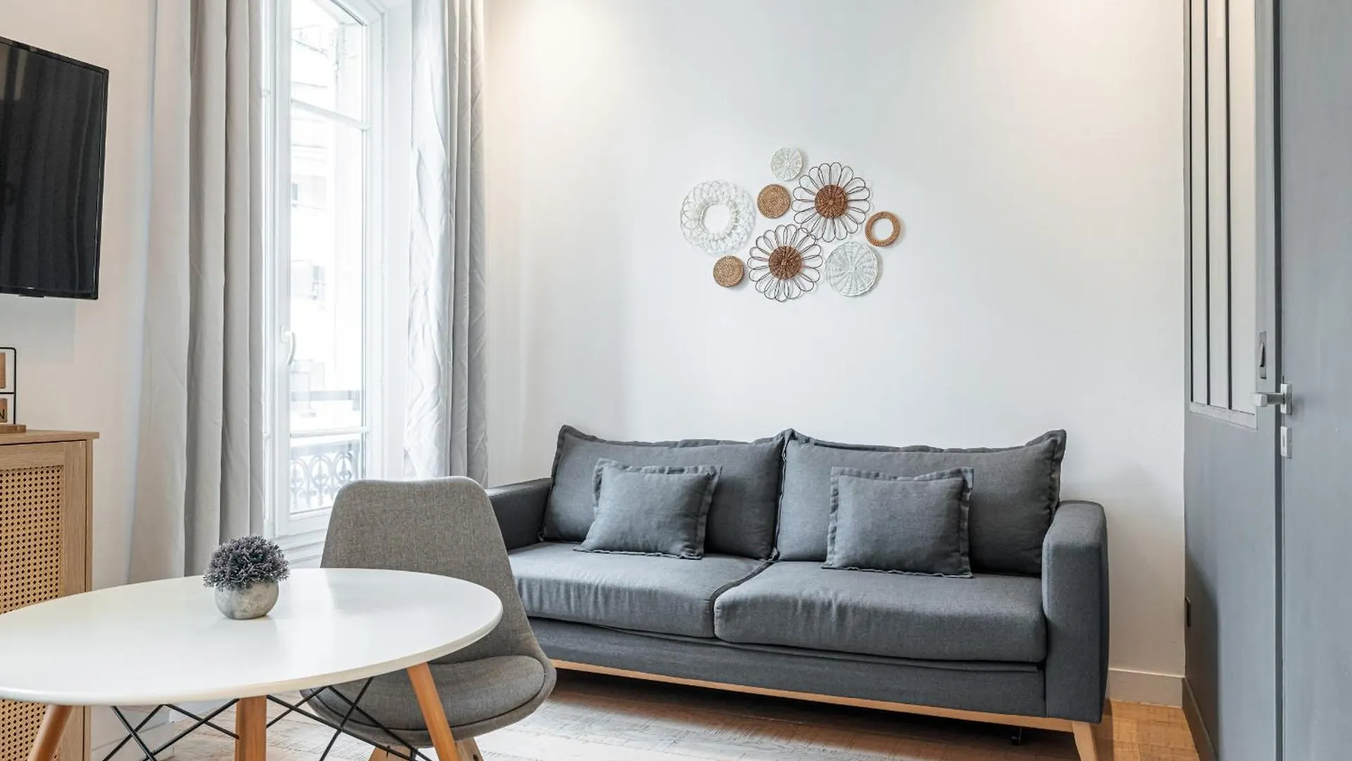 Cozy 1 Bdr Downtown Apartment Nice