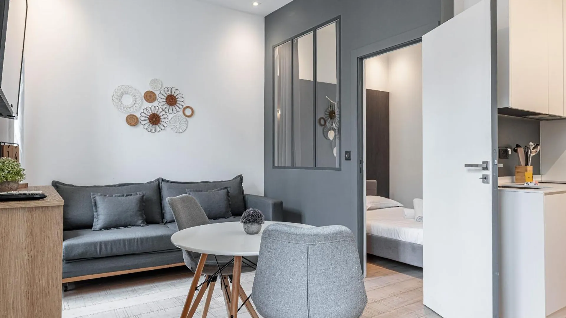 Cozy 1 Bdr Downtown Apartment Nice