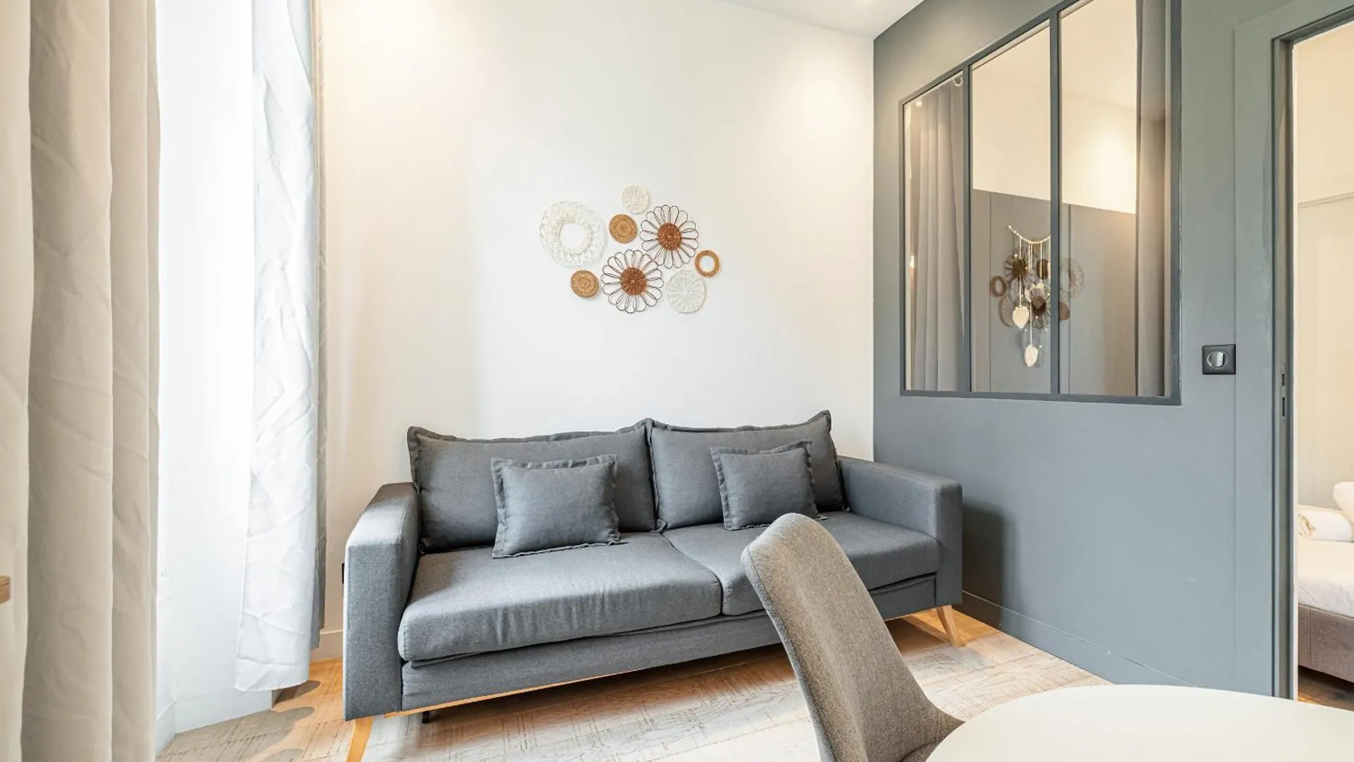 Cozy 1 Bdr Downtown Apartment Nice